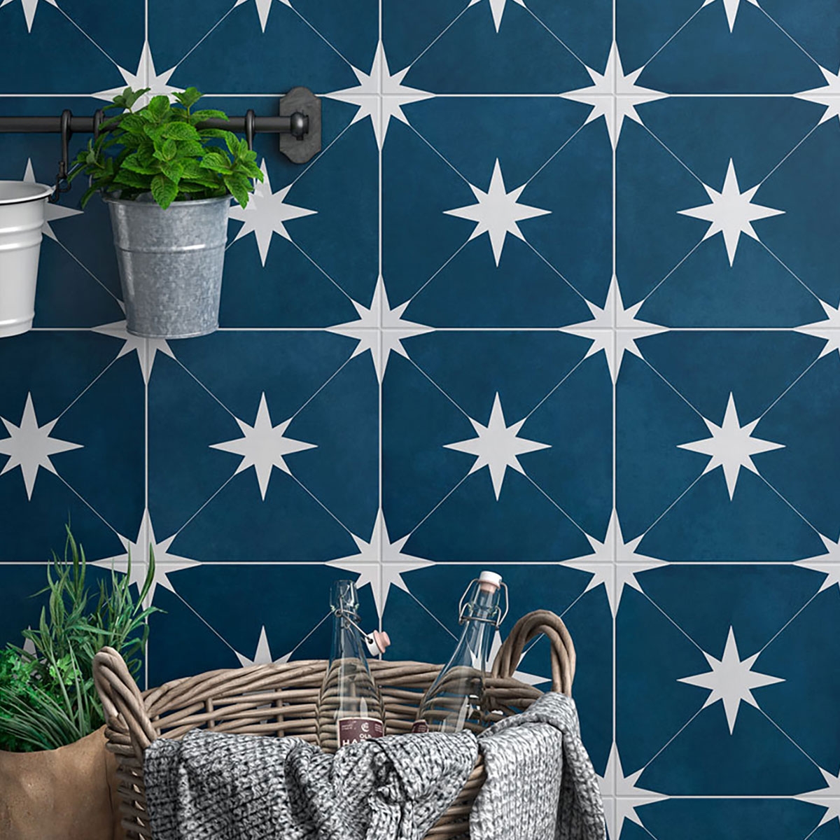 Ambiente con revestimiento Ponent Blue 22.3x22.3