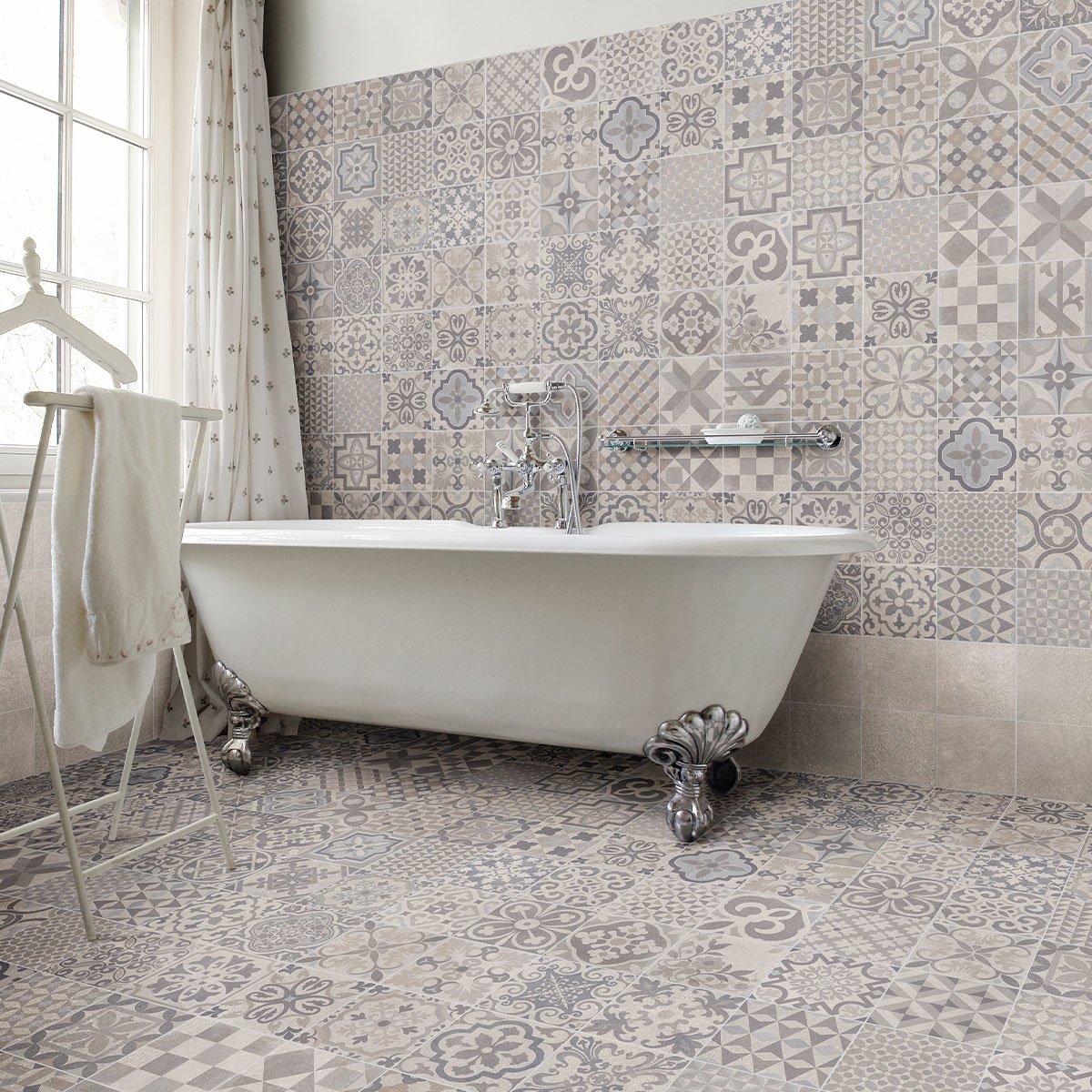 Bathroom with Skyros Deco Grey flooring and cladding 44x44 (Box 1.37m2)