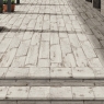Außenansicht mit Retro Blanc rutschfestem Pflaster 21x60