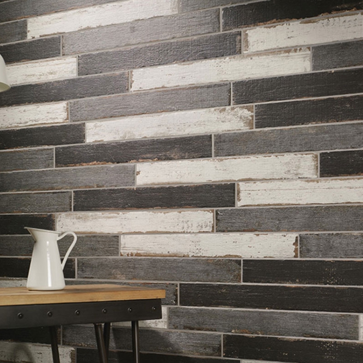 Innenraum mit Retro Black Rutschfestbeschichtung 7x60