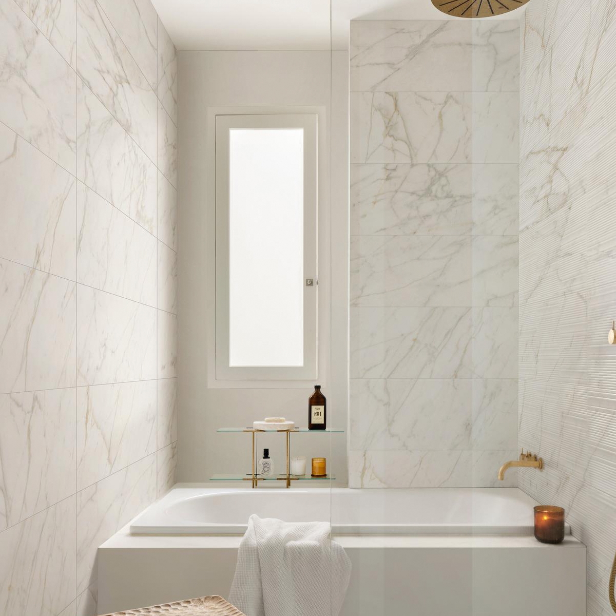 Baño con Revestimiento Fabula Wall Struttura Mikado 3D Golden 33x100