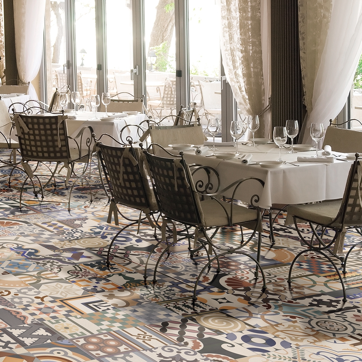 Restaurant con Pavimento Patchwork 44x44