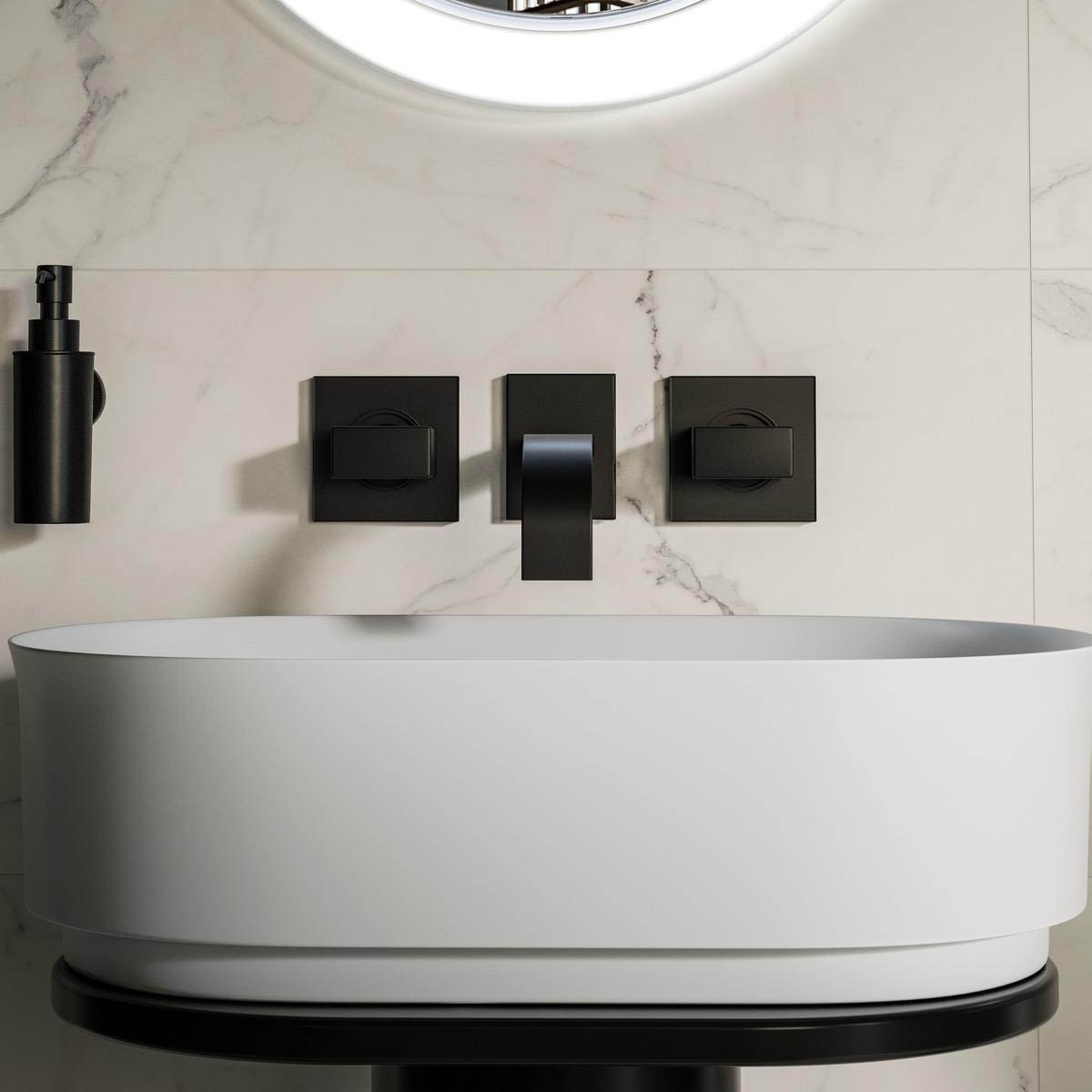 Badezimmer mit Allmarble Statuario Satinbeschichtung 40x120