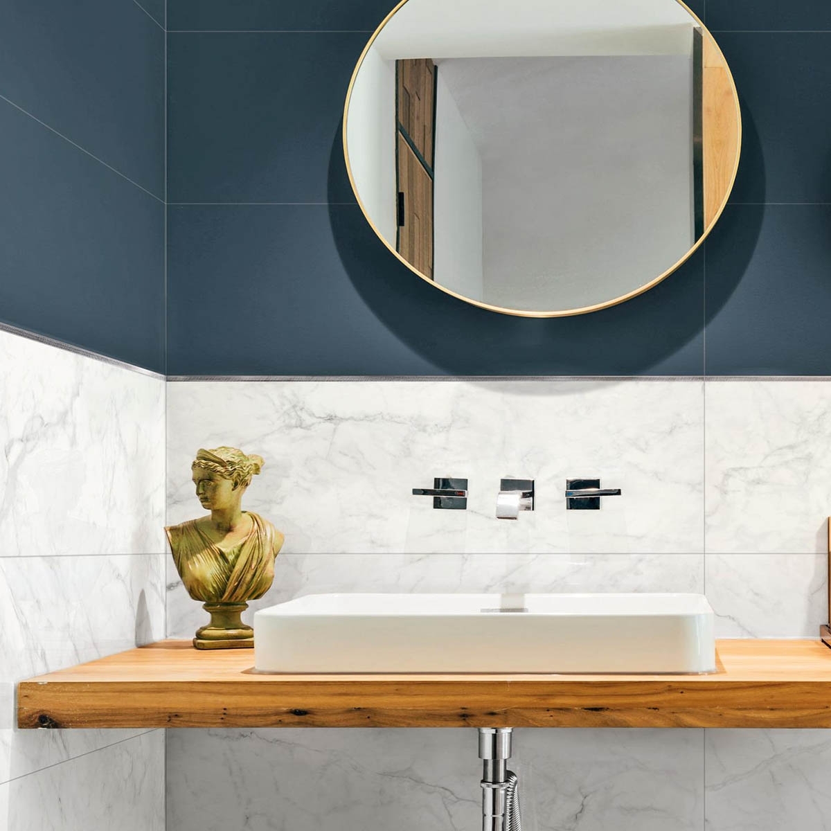 Innenraum mit Colorplay Blue Coating 30x90