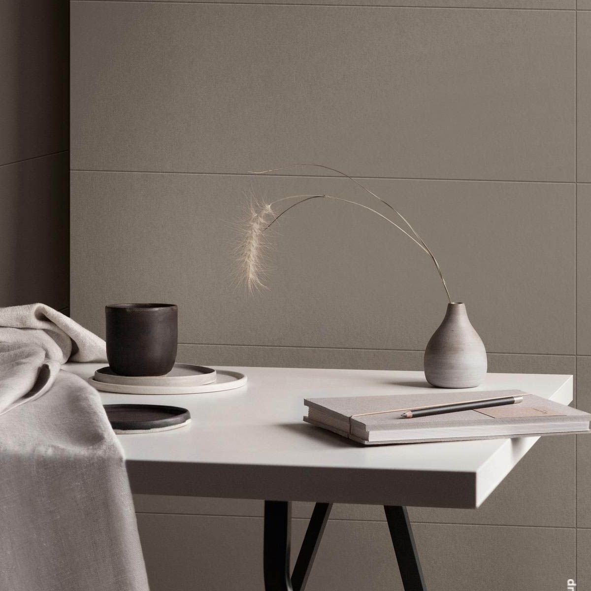 Interior con Revestimiento Colorplay Taupe 30x90