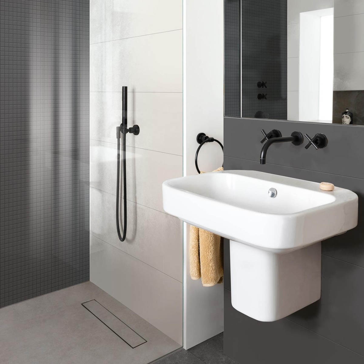 Salle de bain avec revêtement blanc Colorplay 30x90