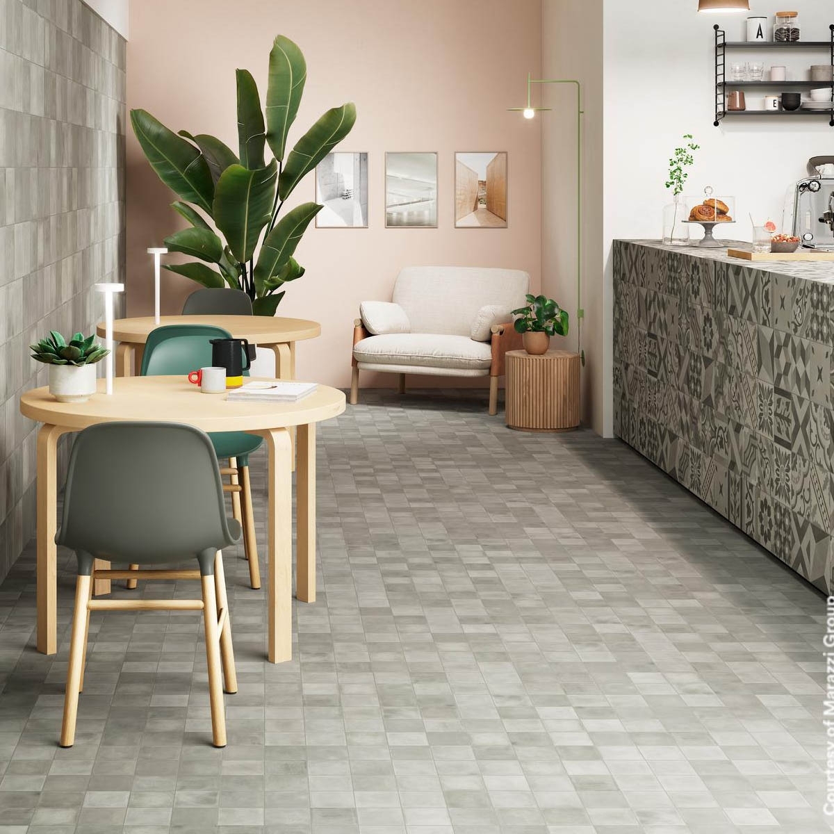 Innenraum mit D_Segni Blend Grigio rutschfestem Pflaster 10x10