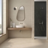 Salle de bain avec revêtement Eddystone P.B Relief Sand 36x80