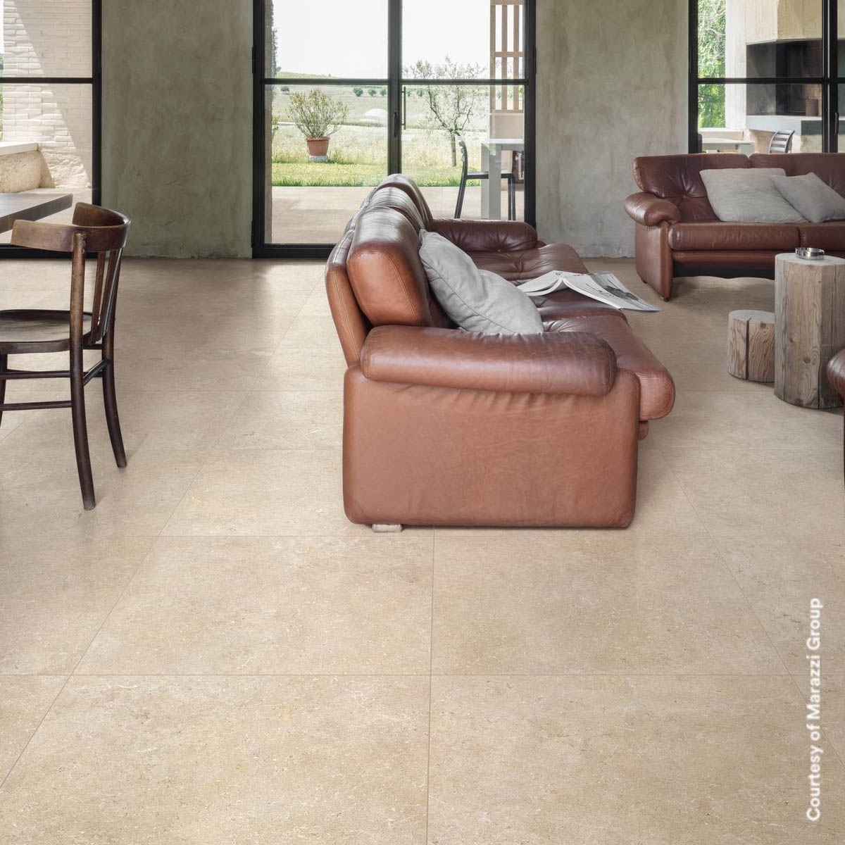 Sala de Estar com Pavimento de Areia de Calcário 75x75