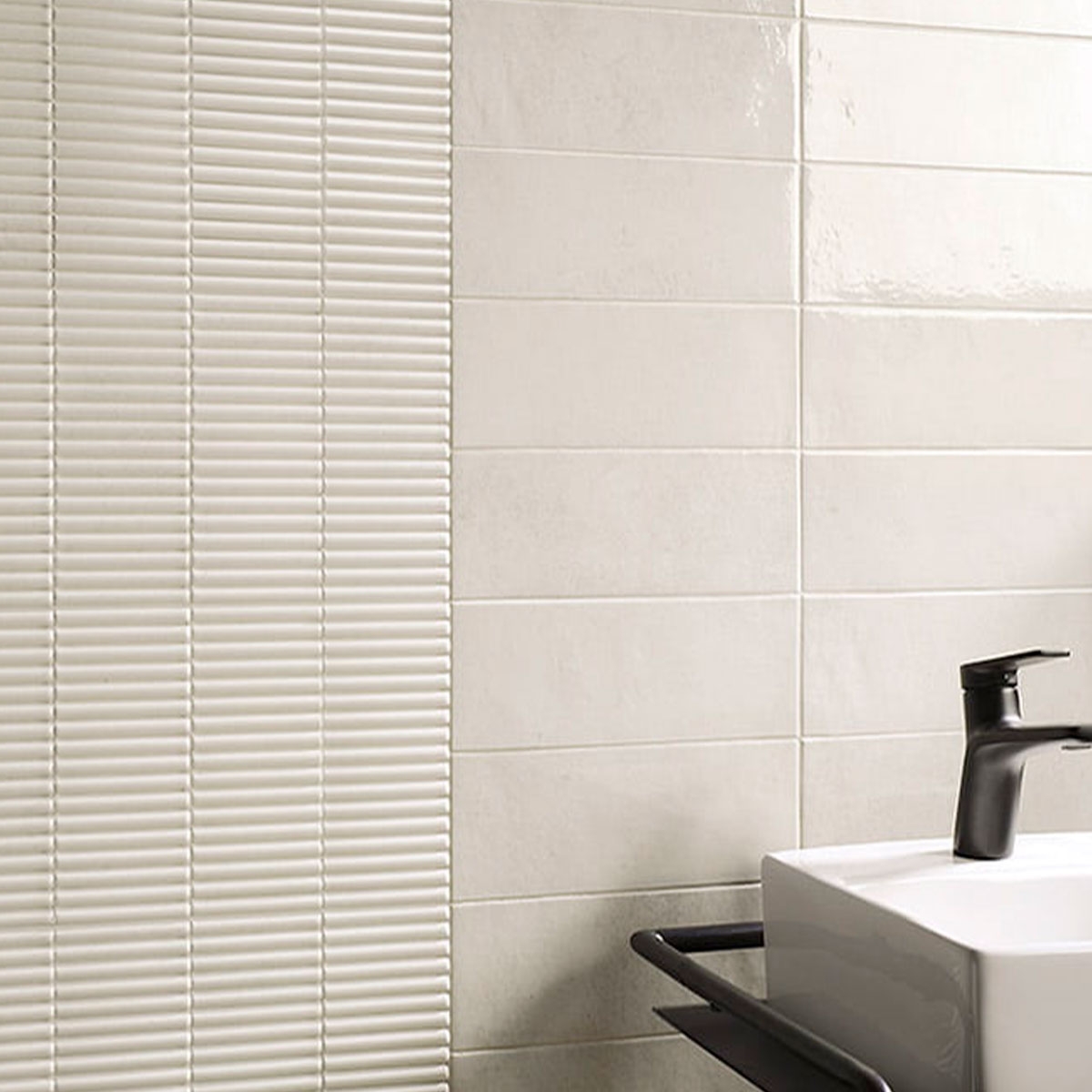 Badezimmer mit Tabarca Sal-Beschichtung 11x33 (Schachtel 0,8 m²)