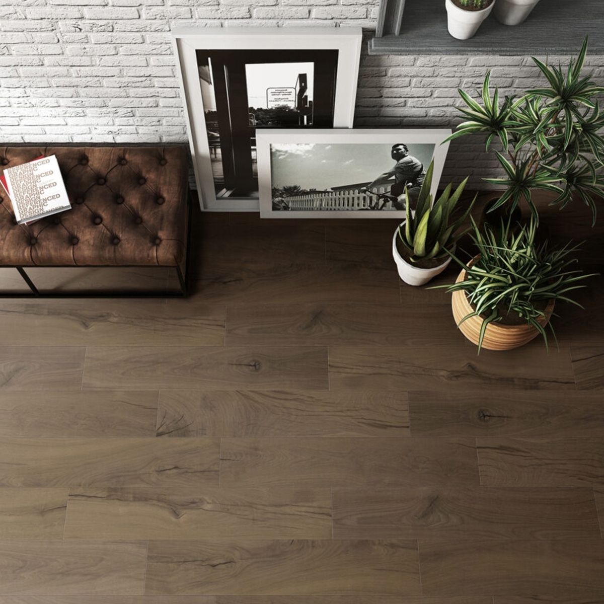 Interior com pavimento em carvalho Bricola 20x120