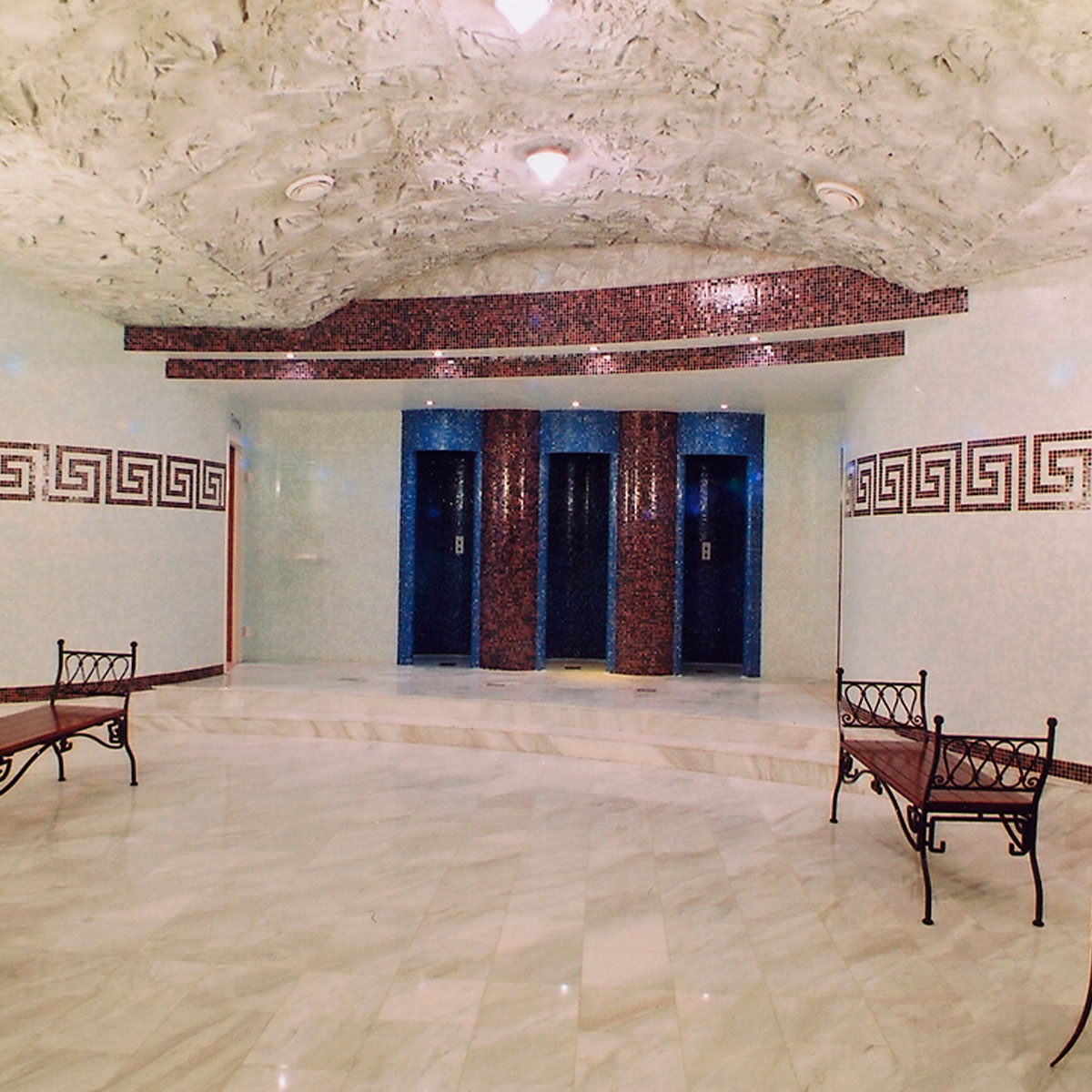 Intérieur avec panneau OLDStones en grès blanc 285x130 (3,70 m2)