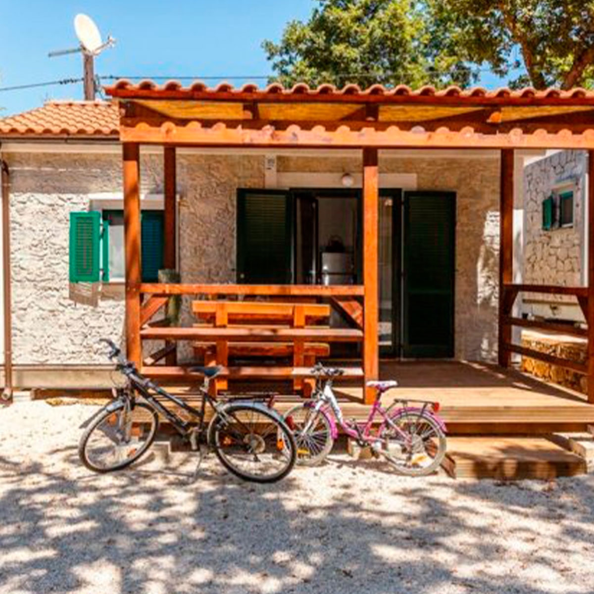 Extérieur avec revêtement Kahala OLDStones Gray Stone Panel 285x130 (3,70 m2)