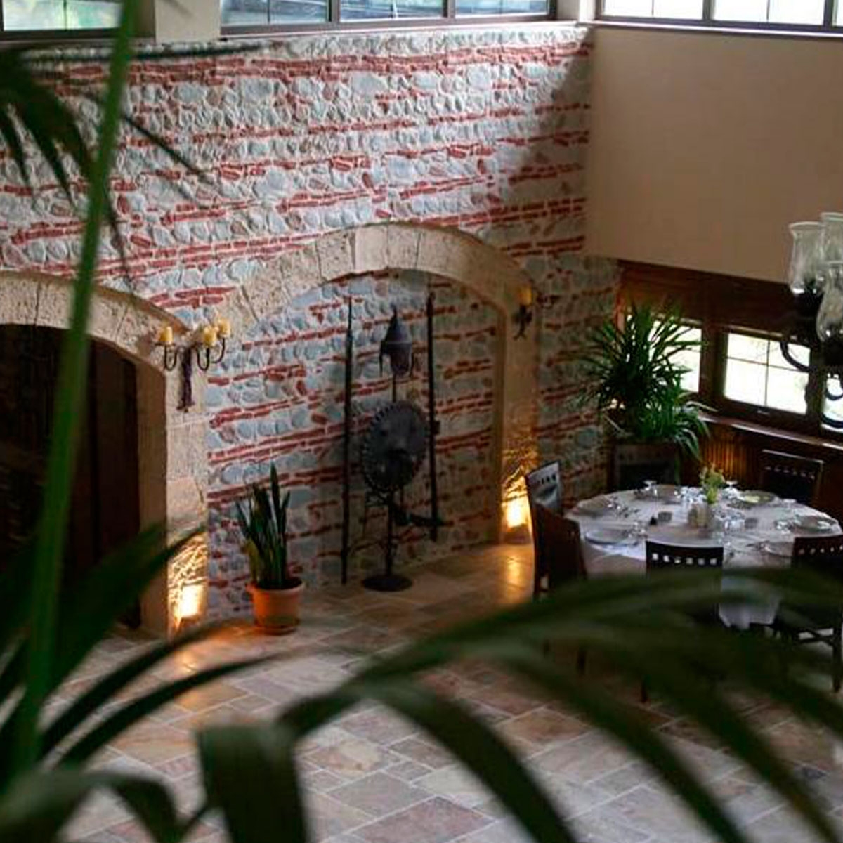 Restaurant mit River Stone Panel-Verkleidung und Backsteinen OLDStones 285x130