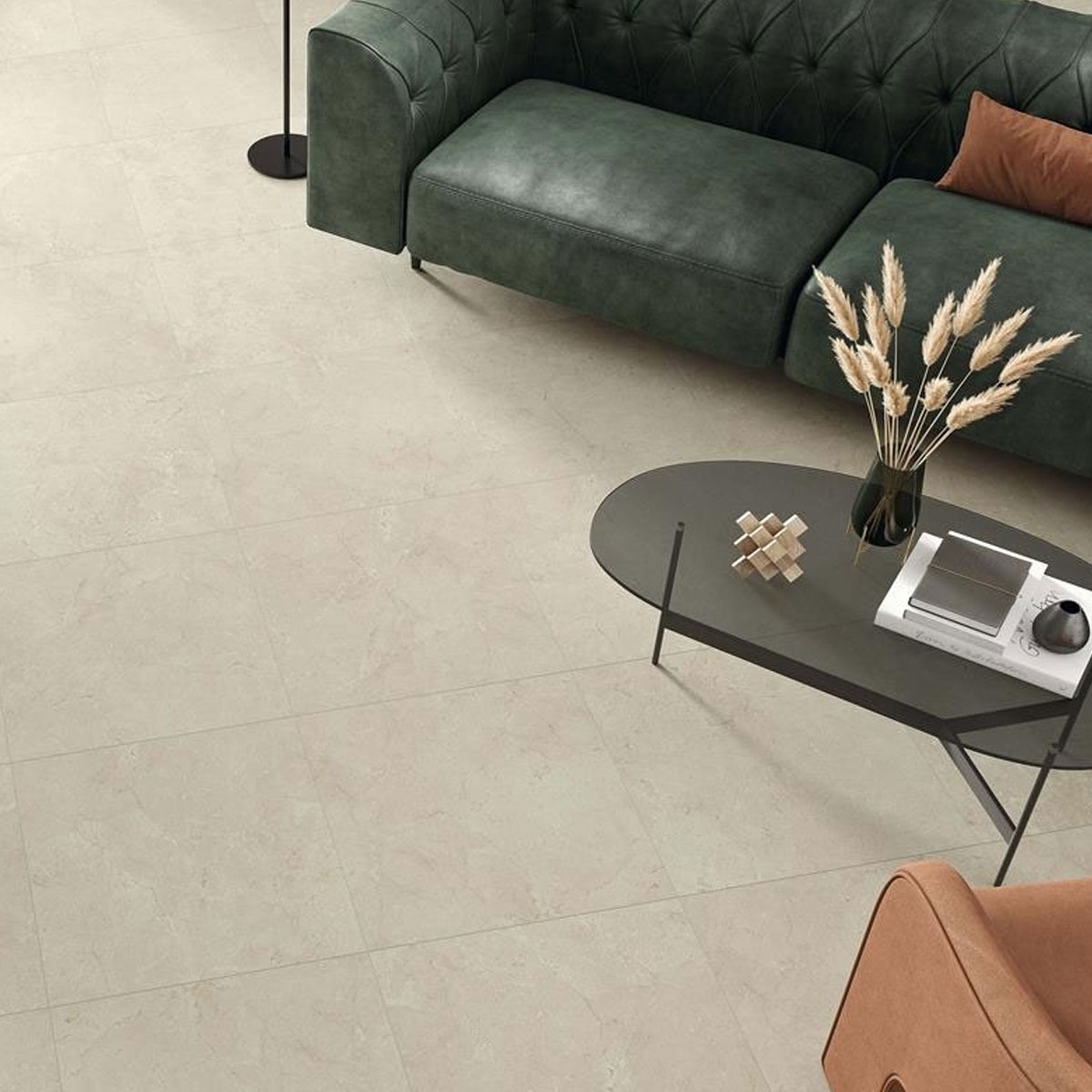 Sala com pavimento de pedreira de marfim 45x45