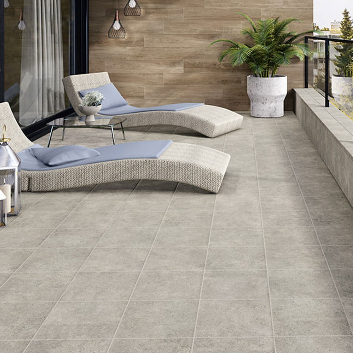 Außenansicht mit Rocks Grey rutschfestem Boden 30x30