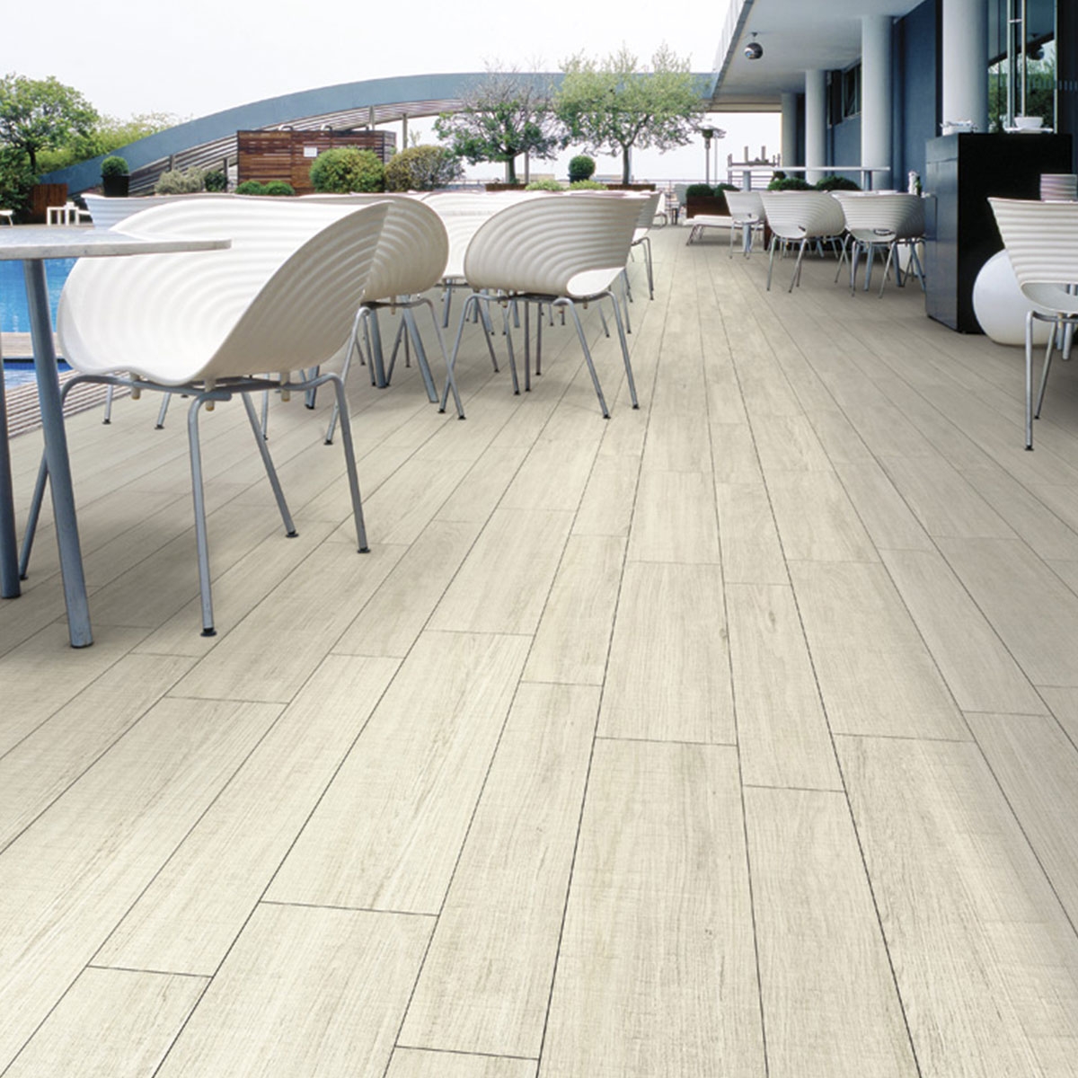 Extérieur avec revêtement Orsa-CR Basic White 21,8x89,3