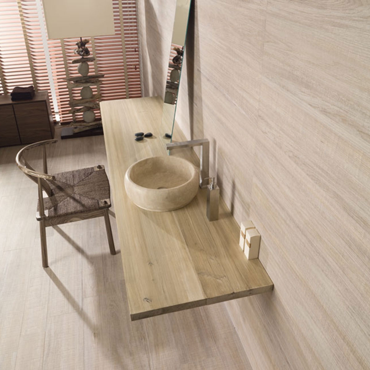 Interior con Pavimento y Revestimiento Orsa-CR Basic Avellana 21.8x89.3 (Caja 1.363m2)
