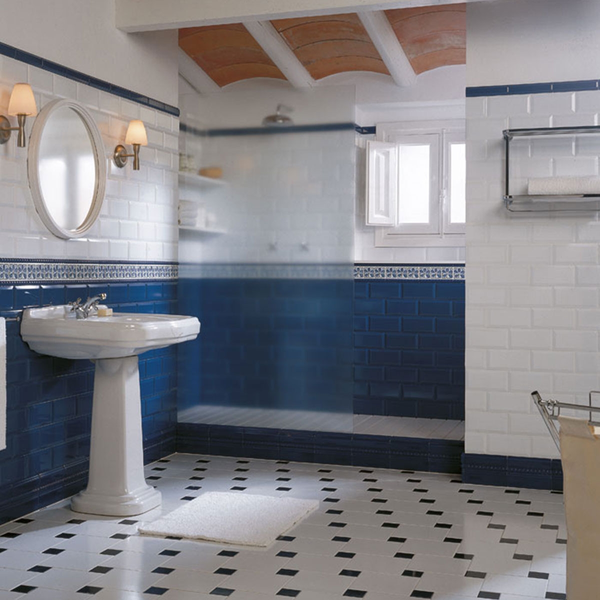 Salle de bain avec bardage Mugat Marino 10x20