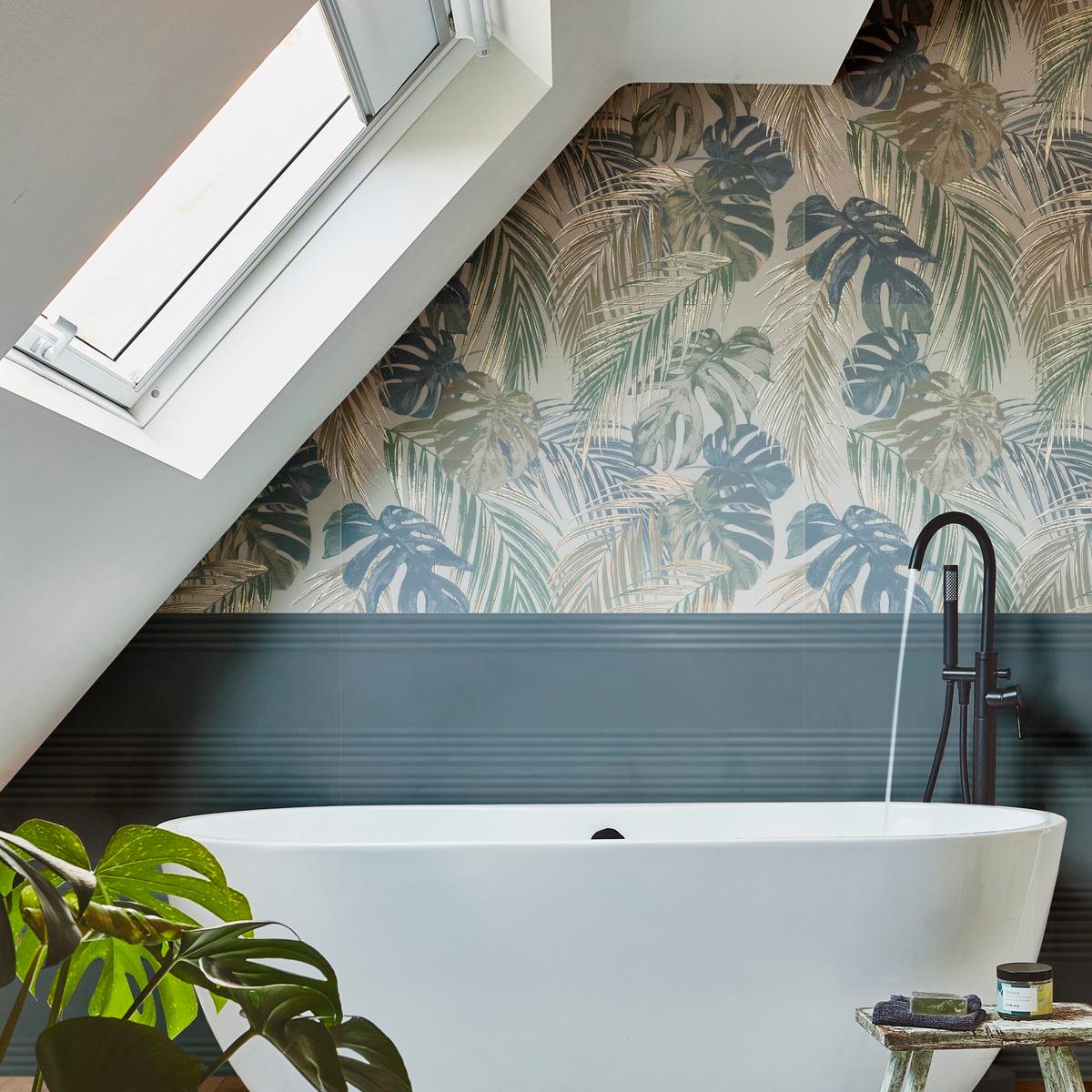 Interior con revestimiento Momenti Decoro Ferns Bianco 80x120