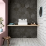 Baño con pavimento y revestimiento Cementine Capri Talc 23x27