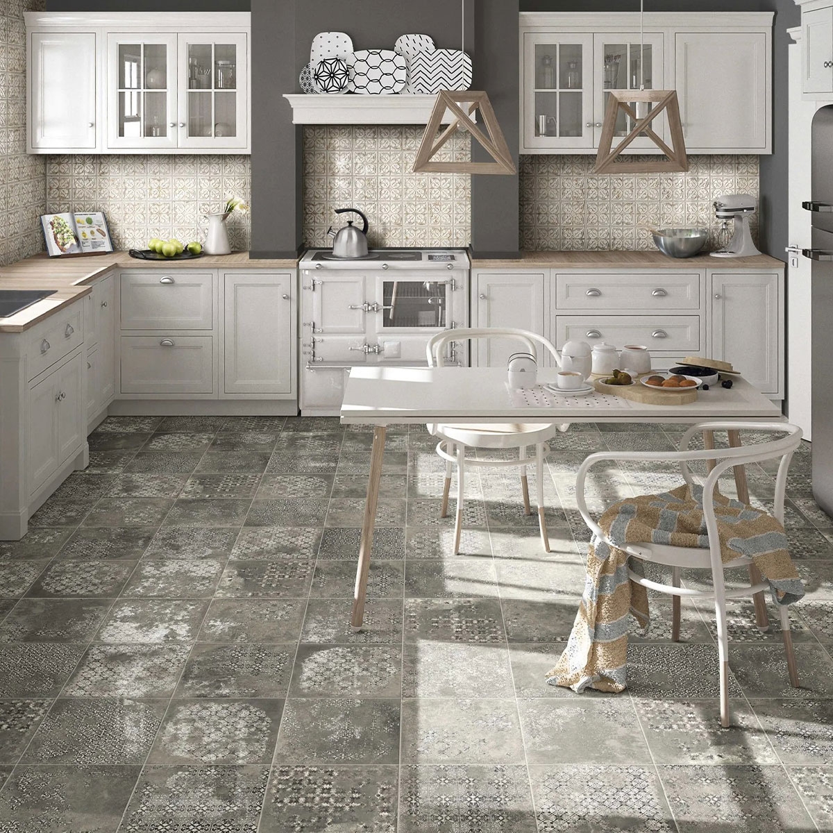 Cuisine antique déco en graphite avec revêtement de sol 33x33
