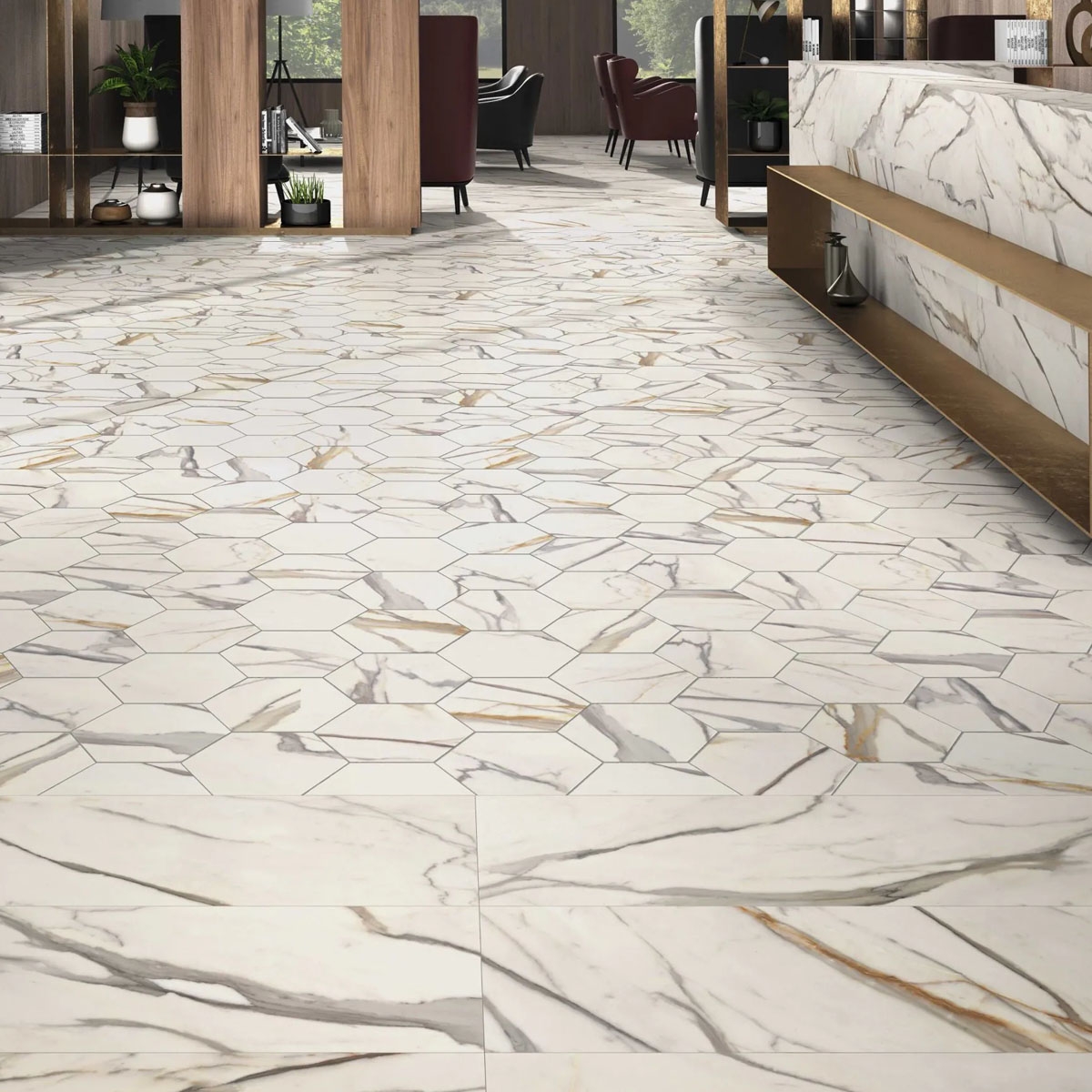 Wohnzimmer mit Baccatta Gold Hexagon 28,5x33 Pflaster
