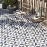 Terraza con Pavimento Antique Triangle Antideslizante 33x33