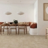 Interior com pavimento Metz Beige Base Out 44x66 (Caixa 1,17m2)