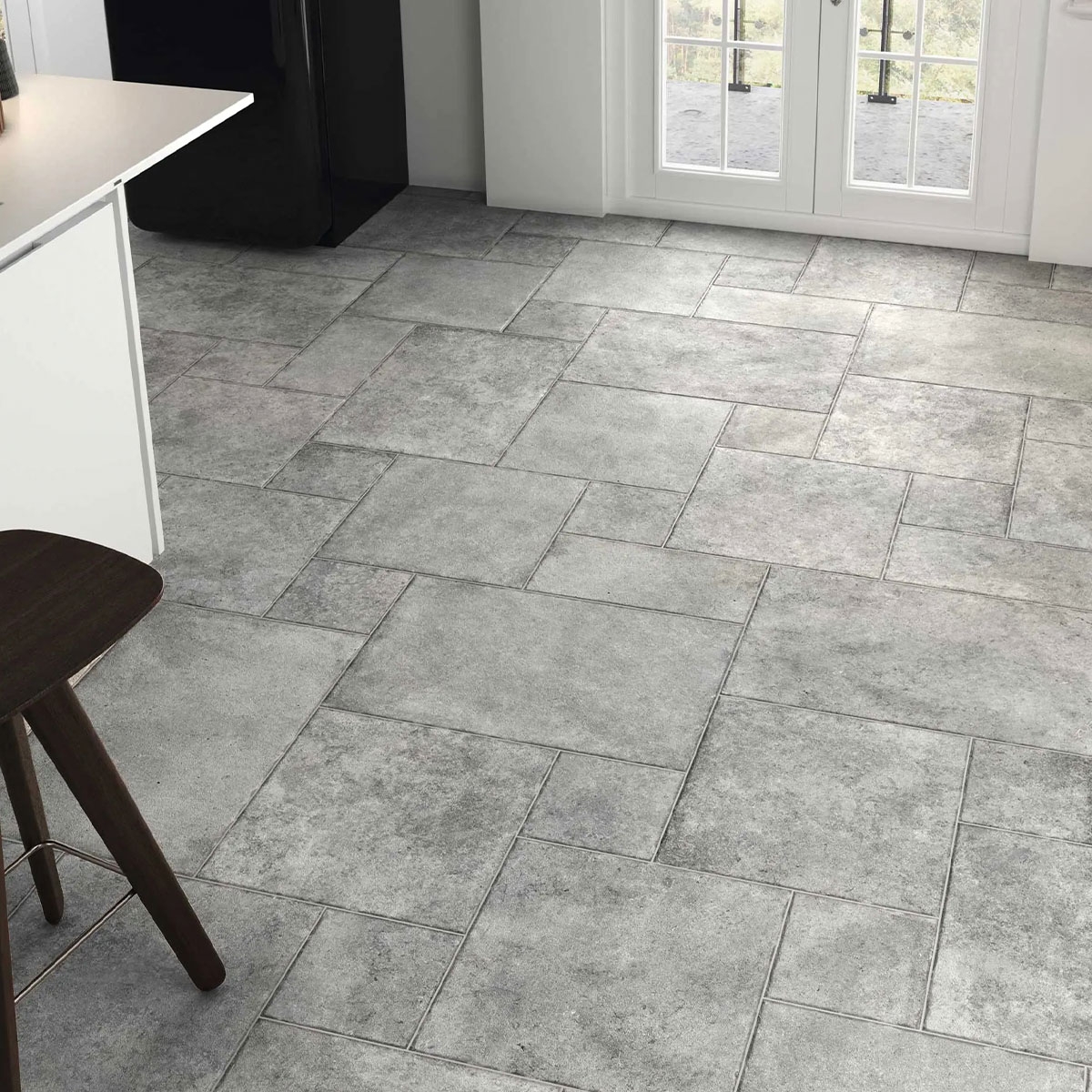 Interior com pavimento modular Borgogna Stone Grey 44x66