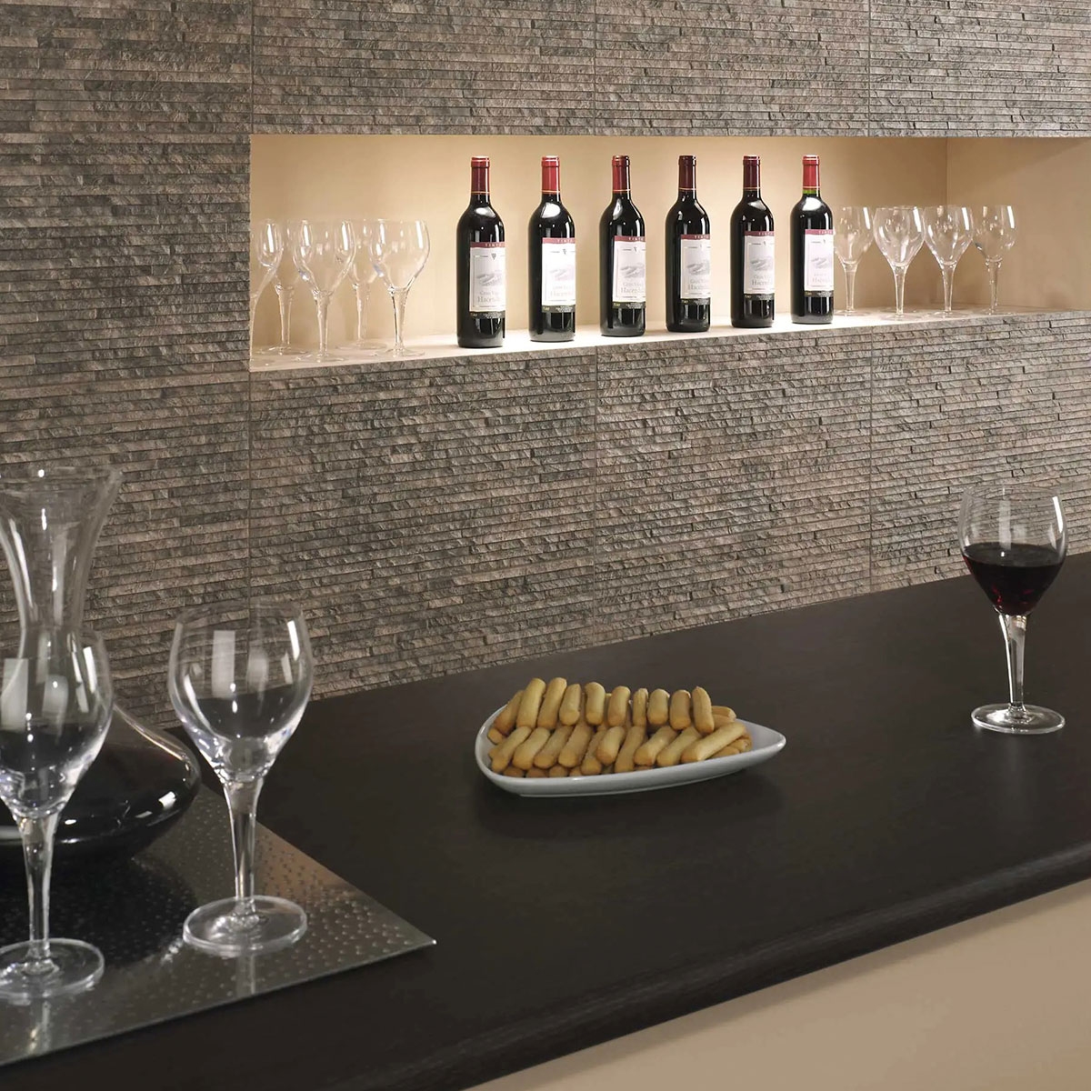 Interior com revestimento Niagara Brown 31x56 (Caixa 1,21m2)