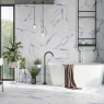 Baño con pavimento y revestimiento Thassos Blue 56x48,5