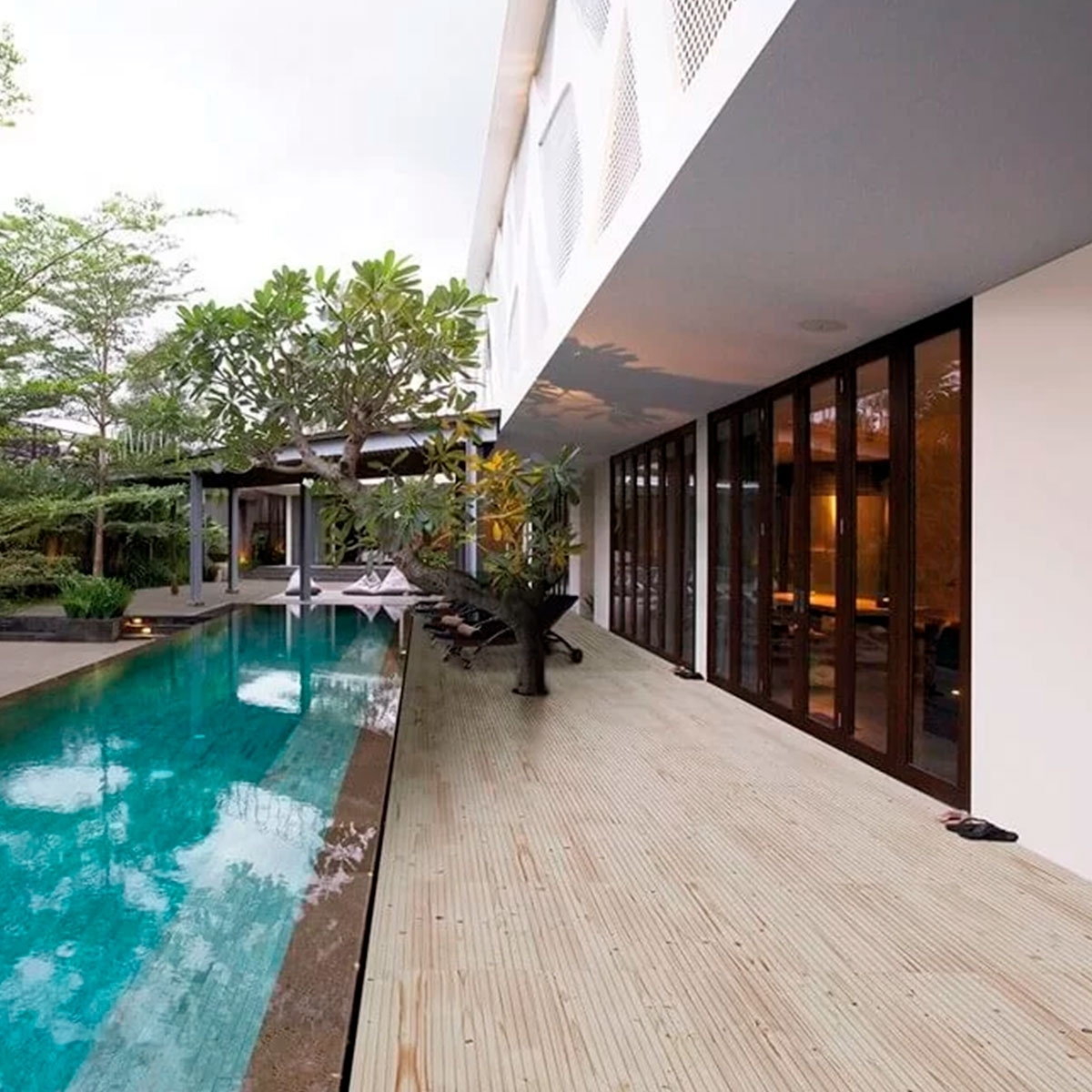 Exterior con pavimento Amazonia Pino Antideslizante 40,8x66,2 (1,08m2)