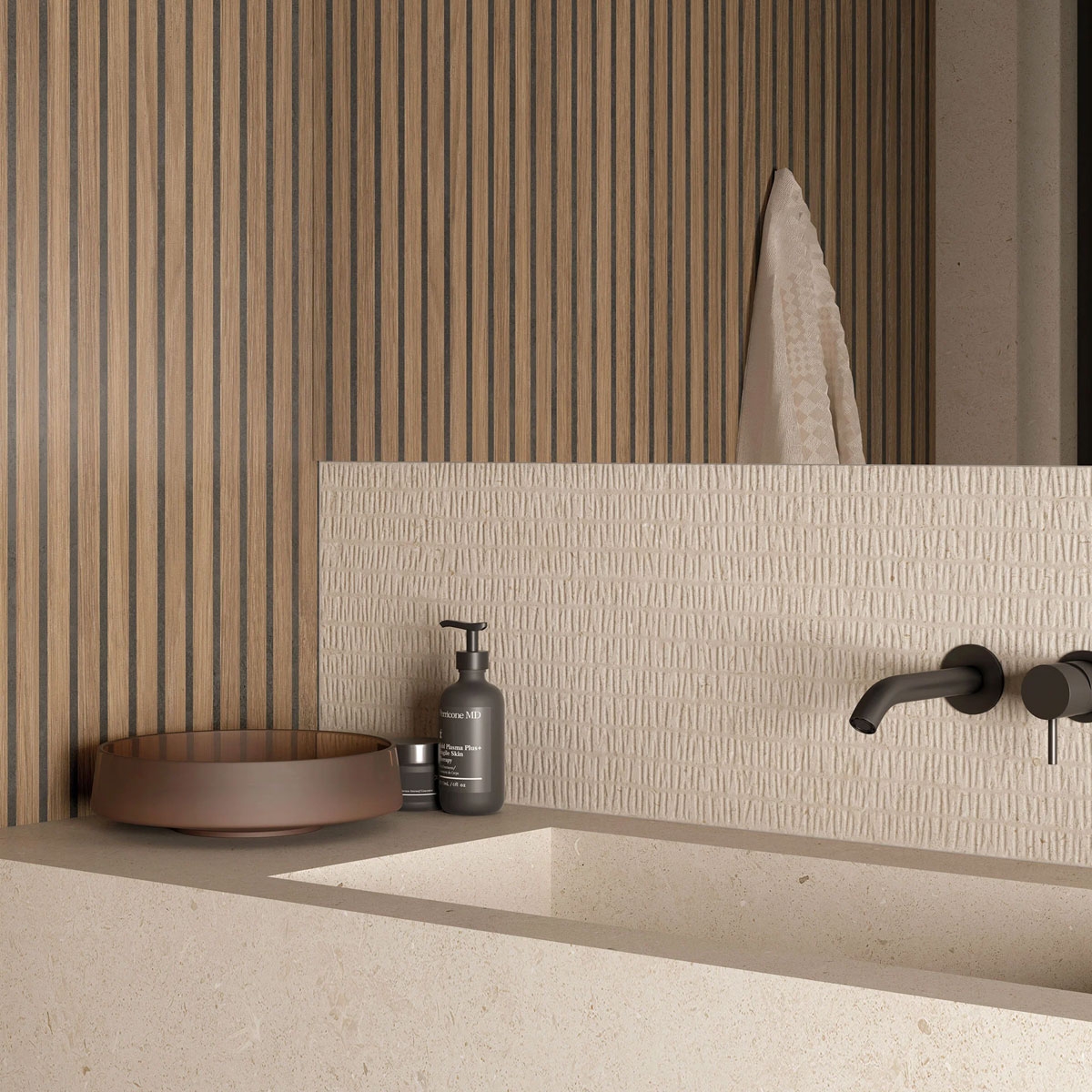 Baño con revestimiento Q Somport Puy Sand 31x98