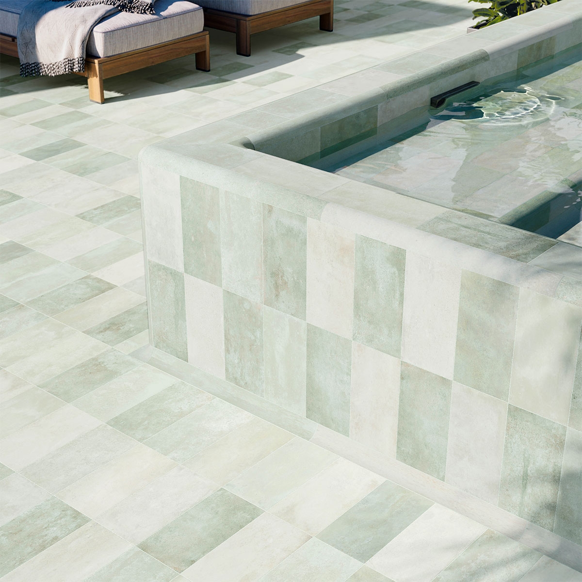 Exterior con pavimento y revestimiento Mizu Midori Antideslizante 11,5 x 23