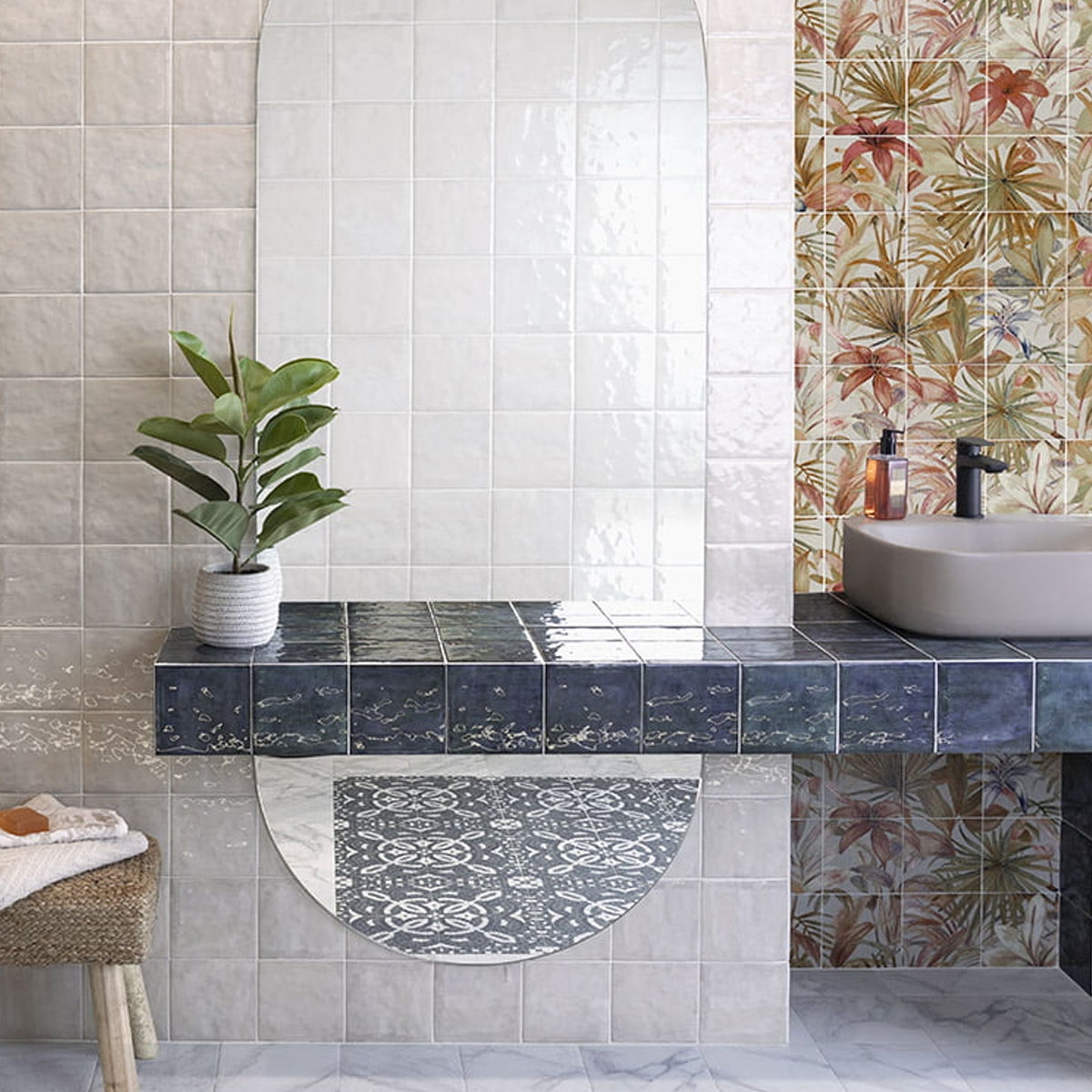 Baño con Revestimiento Mahon Blanco 15x15