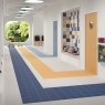 Interior con pavimento y revestimiento Normandy Technical Soft Tangerine 20x20