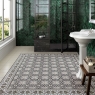 Baño con pavimento Normandy Cenefa White 20x20