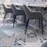 Interior con pavimento y revestimiento Normandy Lyons 20x20