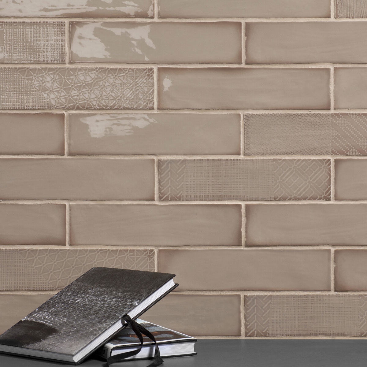Ambiente con revestimiento California Taupe 7.5x30