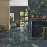 Lobby con Pavimento y Revestimiento Labradorite Blue 120x120 cm