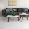 Sala con Pavimento y Revestimiento Macael Blanco 60x60 cm