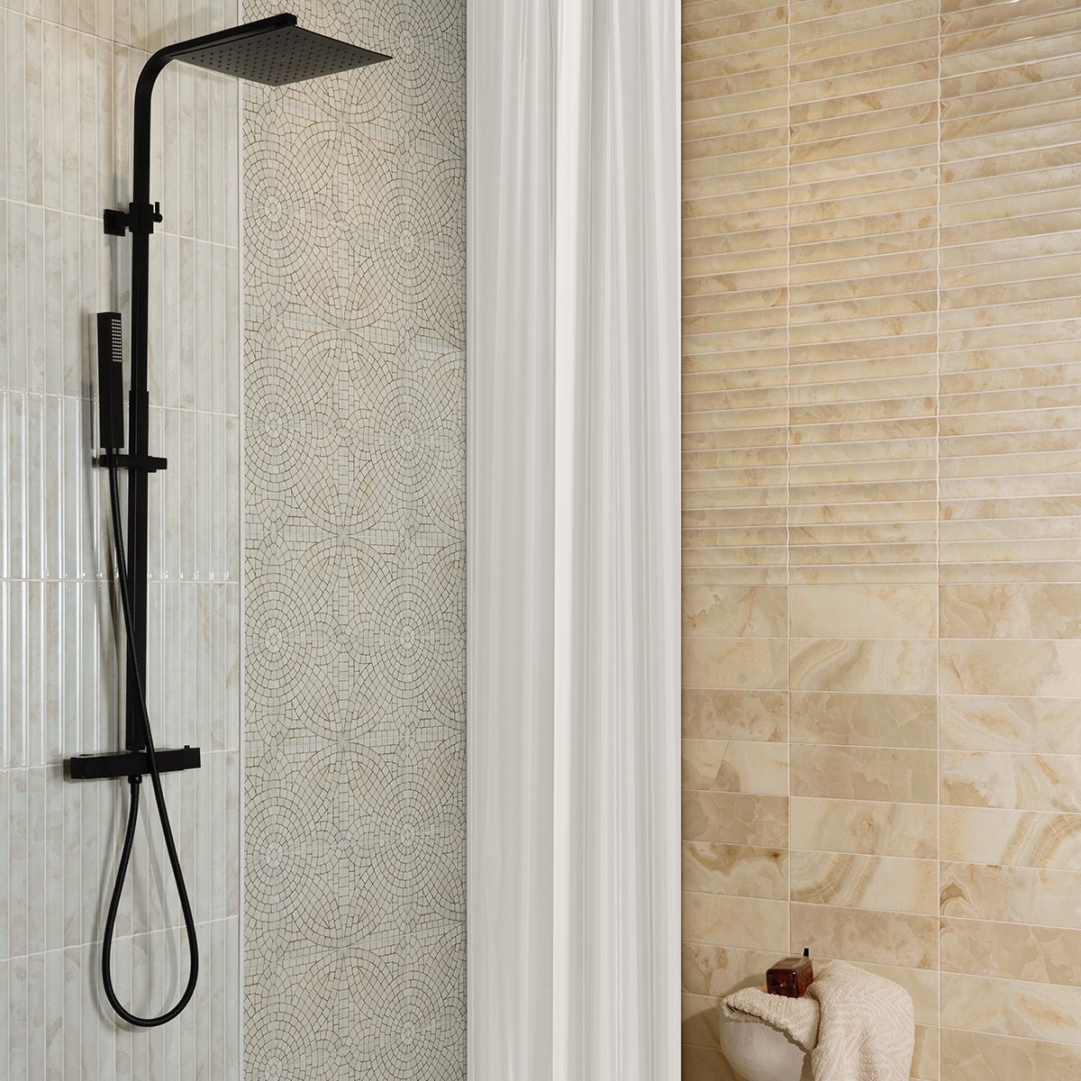 Baño con revestimiento Chloe Wave Snow 15x30