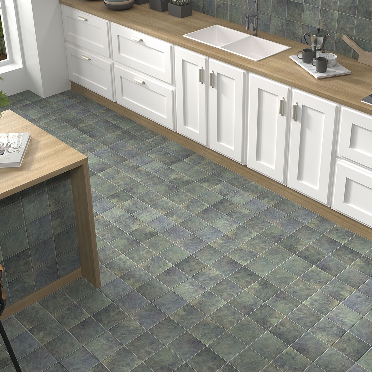 Interior con pavimento y revestimiento Lagoon Green 15x15