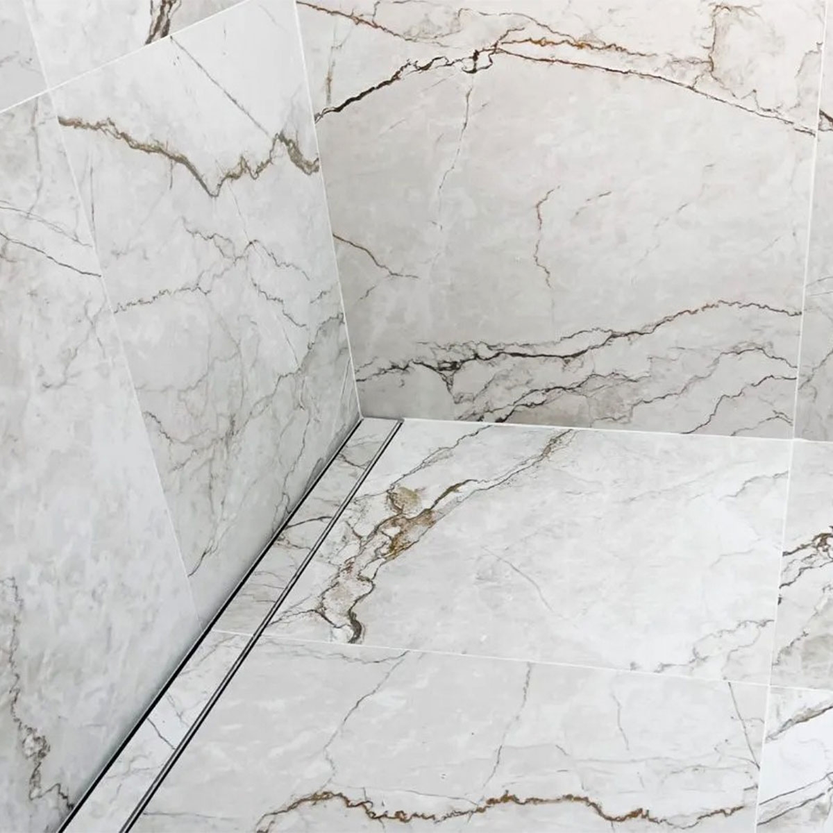 Baño con Sistema de Ducha Completo Superkit Rejilla Evolux Integra