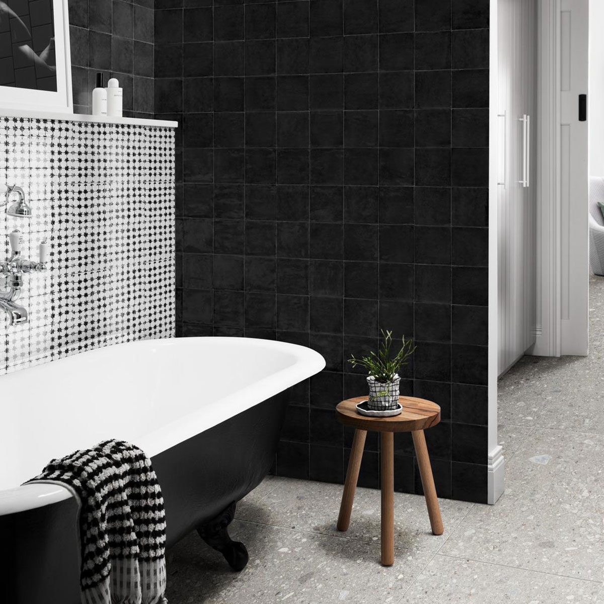 Baño con Revestimiento Memoria Nero 15x15