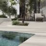 Exterior con pavimento Wabi Sabi Stru Bianco Antideslizante 60x120