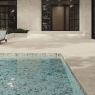 Piscina con pavimento Wabi Sabi Stru Sabbia Antideslizante 60x120