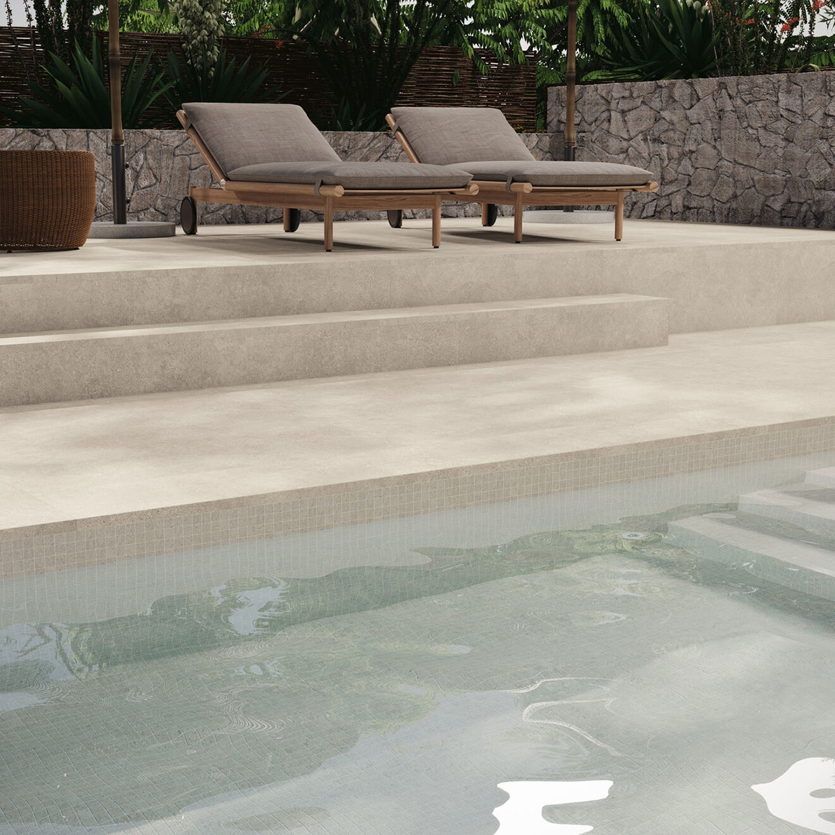 Piscina con pavimento Wabi Sabi Stru Sabbia Antideslizante 60x120 (Caja de 1.44m2)