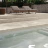 Piscina con pavimento Wabi Sabi Stru Sabbia Antideslizante 60x120 (Caja de 1.44m2)